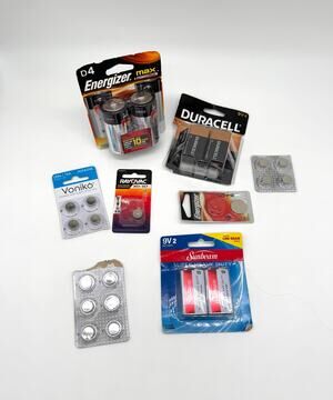 Mixed Battery Lot Energizer Duracell Rayovac D 9V Coin Cell Batteries Unused